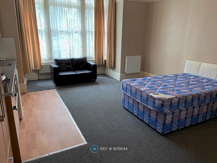 Studio To Rent In Redland Road, Bristol, BS6