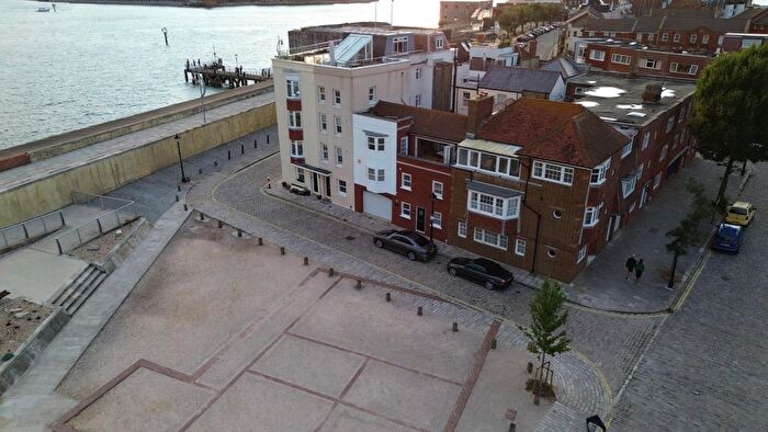 3 Bedroom Town House For Sale In Grand Parade, Old Portsmouth, PO1