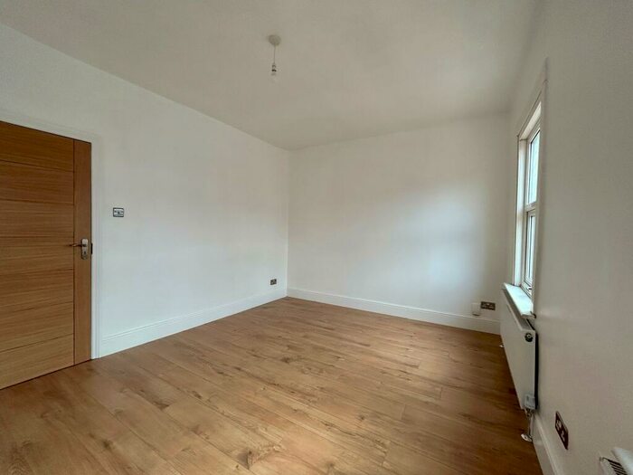 2 Bedroom Flat To Rent In Leopold Road, Walthamstow, E17