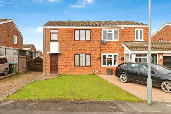 3 Bedroom Semi-detached House For Sale In Warwick Road, Hanslope, Milton Keynes, MK19