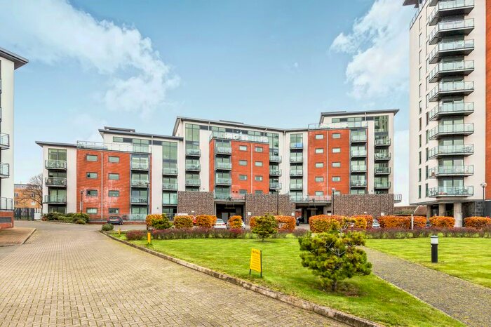 2 Bedroom Flat To Rent In Rope Quays, Gosport, PO12