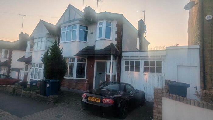 3 Bedroom Semi Detached House For Sale In Naylor Road, Whetstone, N20