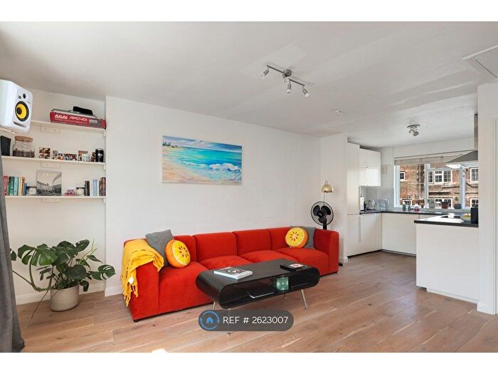 2 Bedroom Maisonette To Rent In Bethnal Green Road, London, E2