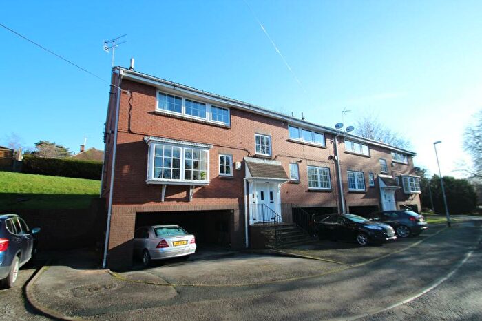 2 Bedroom Flat To Rent In Gledhow Valley Road, Moortown, Leeds, West Yorkshire, LS17