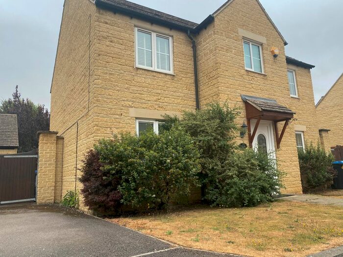 4 Bedroom Property To Rent In Hibiscus Way, Carterton, OX18