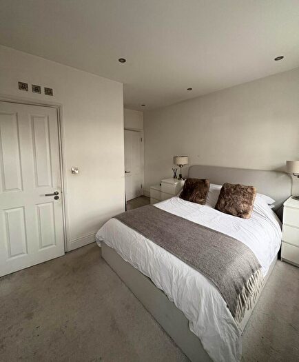 3 Bedroom Flat To Rent In Tottenham Lane, London, N8