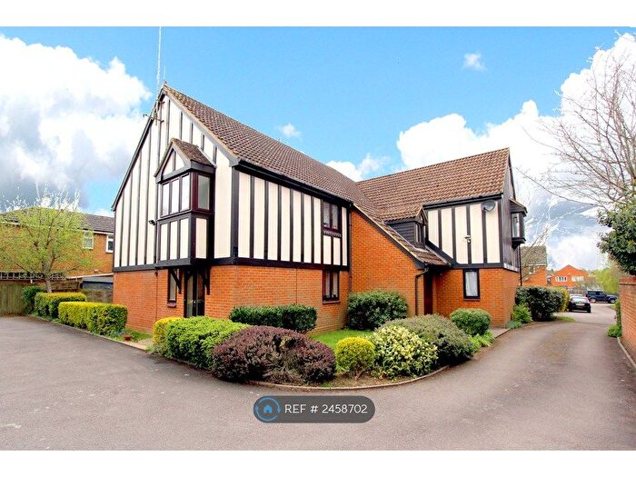 2 Bedroom Flat To Rent In Anvil Close, Bovingdon, Hemel Hempstead, HP3