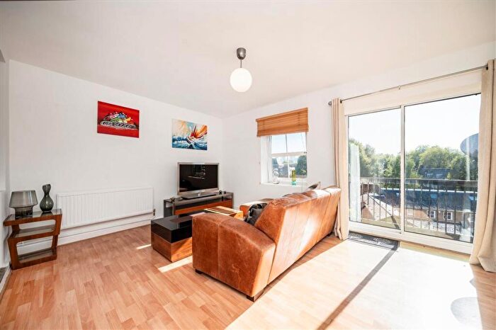 1 Bedroom Flat For Sale In Mile End Road, Stepney Green, E1