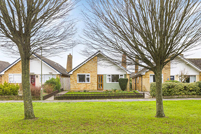 4 Bedroom Detached Bungalow For Sale In Meadow Close, Wantage, OX12