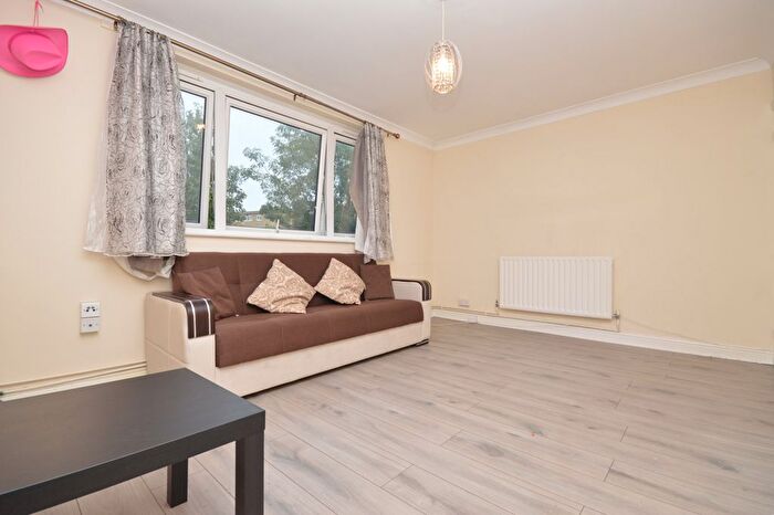 2 Bedroom Flat To Rent In John Mcdonald House, Tower Hamlets, E14