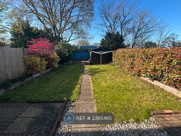 3 Bedroom Semi-Detached House To Rent In Sevenoaks Road, Earley, Reading, RG6