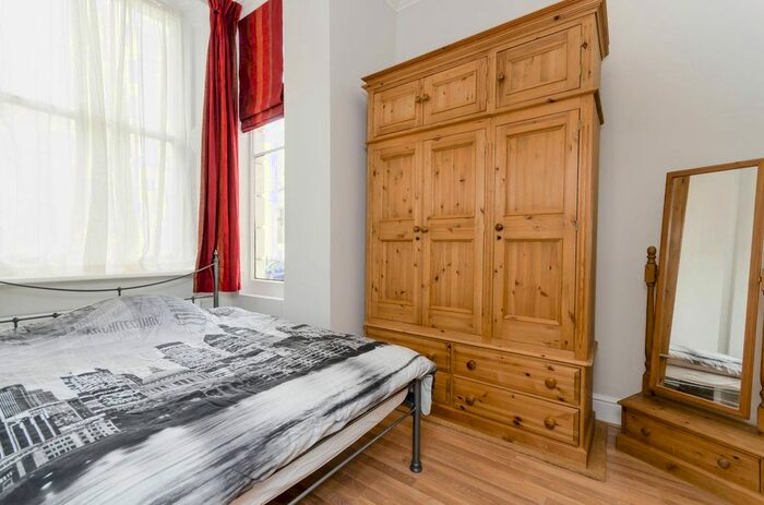 1 Bedroom Flat To Rent In Cornwall Gardens, South Kensington, London, SW7