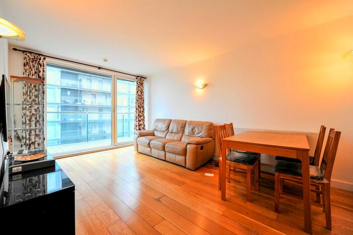 2 Bedroom Flat To Rent In Station Approach, Hayes, UB3