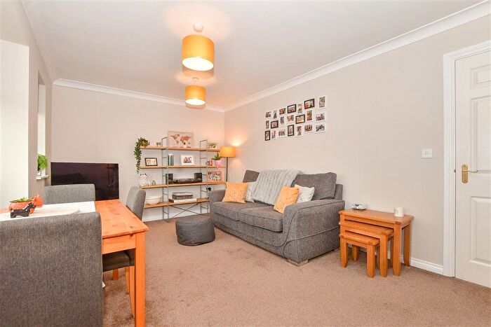 2 Bedroom Flat For Sale In Kings Prospect, Ashford, Kent, TN24