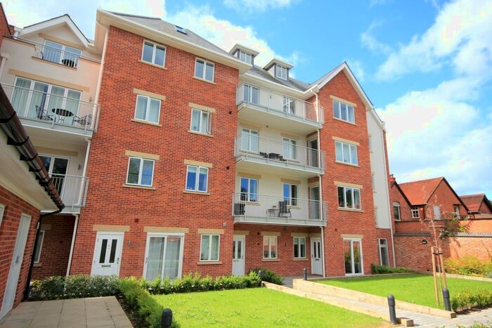 2 Bedroom Flat To Rent In Church Road, Caversham, Reading, Reading, Berkshire, RG4