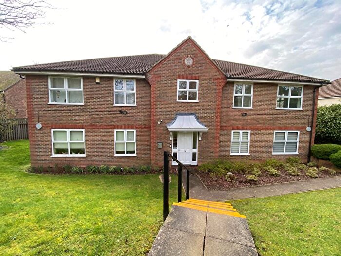 2 Bedroom Apartment To Rent In Lockswood Close, Cockfosters, EN4