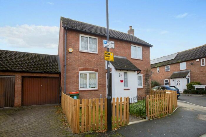 4 Bedroom Link Detached House To Rent In High Meads Road, London, E16