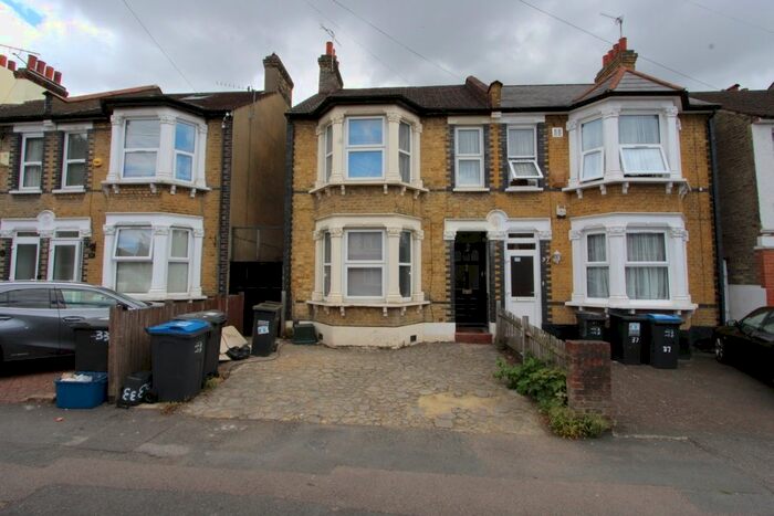 4 Bedroom Semi-Detached House To Rent In Greenside Road, Croydon CR0