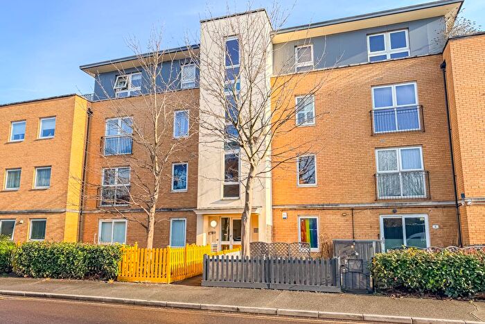 2 Bedroom Flat For Sale In Kenway, Southend-on-Sea, SS2
