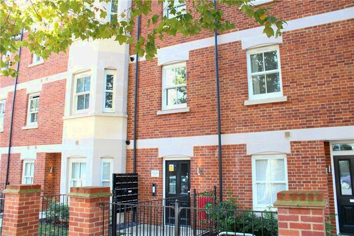 2 Bedroom Apartment To Rent In Pembroke Court, Warwick Avenue, Bedford, MK40