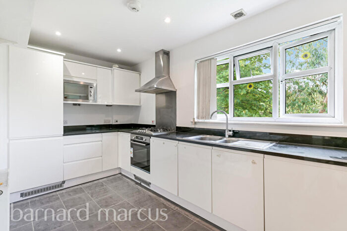 2 Bedroom Apartment To Rent In Cornwall Road, Pinner, HA5