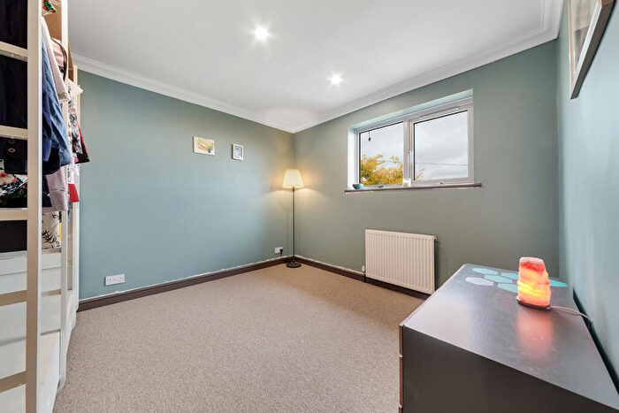 3 Bedroom End Of Terrace House For Sale In Goldingham Avenue, Loughton, IG10