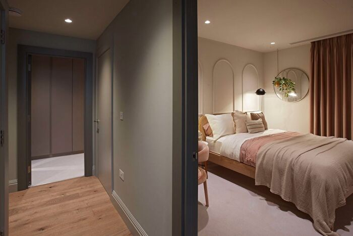 2 Bedroom Flat For Sale In King Street, London, W6