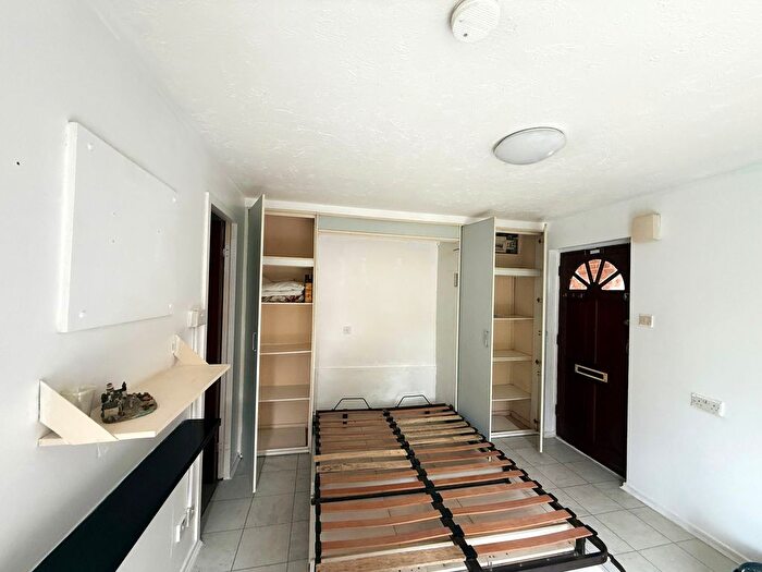 Studio To Rent In Wexham Road, Slough, SL1