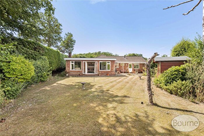 3 Bedroom Bungalow For Sale In Clinton Close, Knaphill, Woking, Surrey, GU21