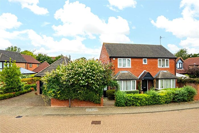 3 Bedroom Detached House For Sale In Maybach Court, Shenley Lodge, Milton Keynes, Buckinghamshire, MK5