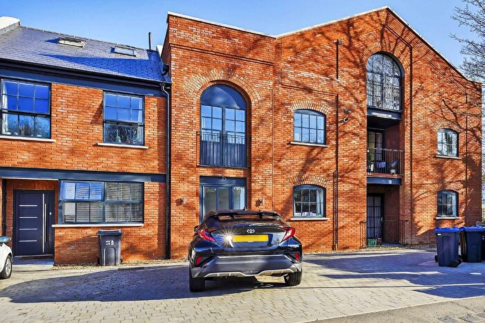 2 Bedroom Flat To Rent In Station Road, Wimbledon, SW19
