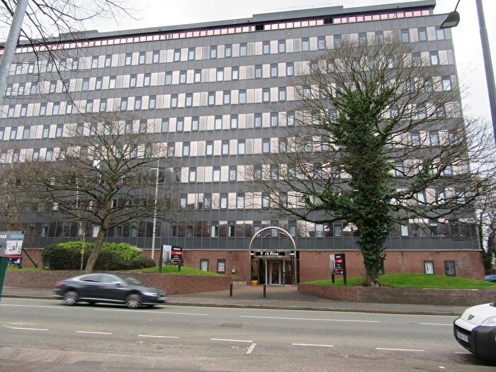 2 Bedroom Flat To Rent In Seymour Grove, Old Trafford, Manchester., M16