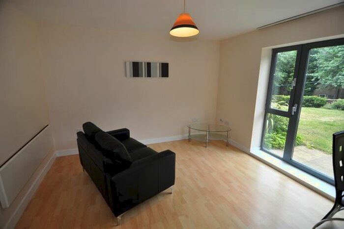 1 Bedroom Flat To Rent In Cunliffe Road, Bradford, BD8