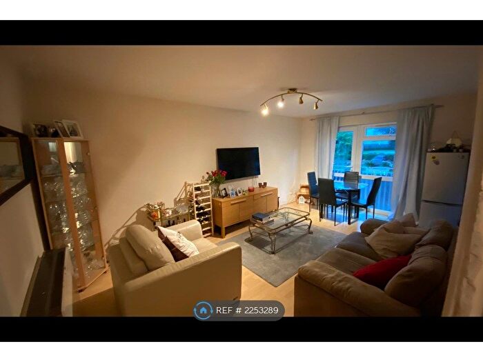2 Bedroom Flat To Rent In Rufford Close, Harrow, HA3