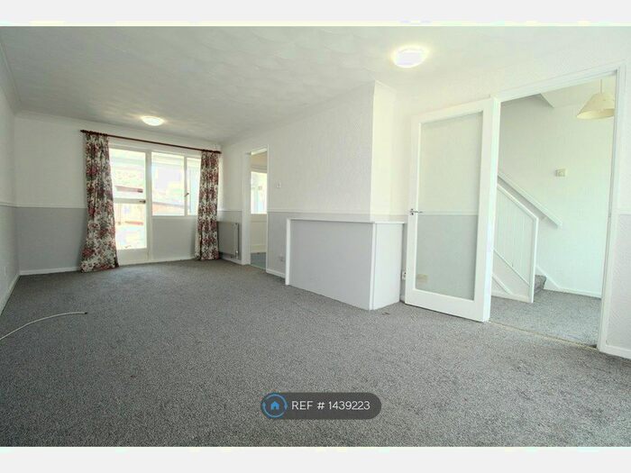 2 Bedroom Terraced House To Rent In The Knares, Basildon, SS16