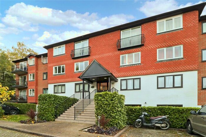 1 Bedroom Apartment To Rent In Great Heathmead, Haywards Heath, West Sussex, RH16