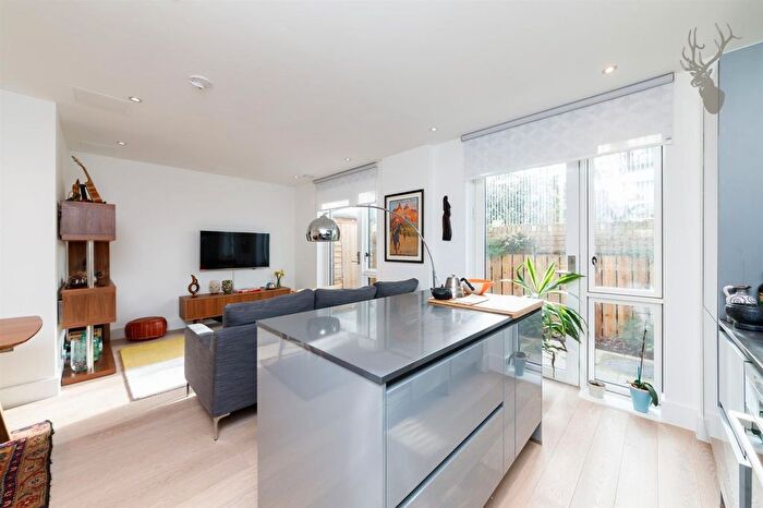 3 Bedroom Property To Rent In Alameda Place, Bow, E3