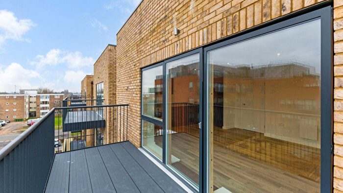 2 Bedroom Flat For Sale In John Barker Place, Hitchin, SG5