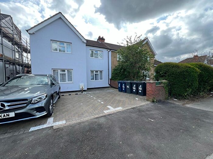 2 Bedroom Barn Conversion To Rent In Greenford Road, Greenford, UB6