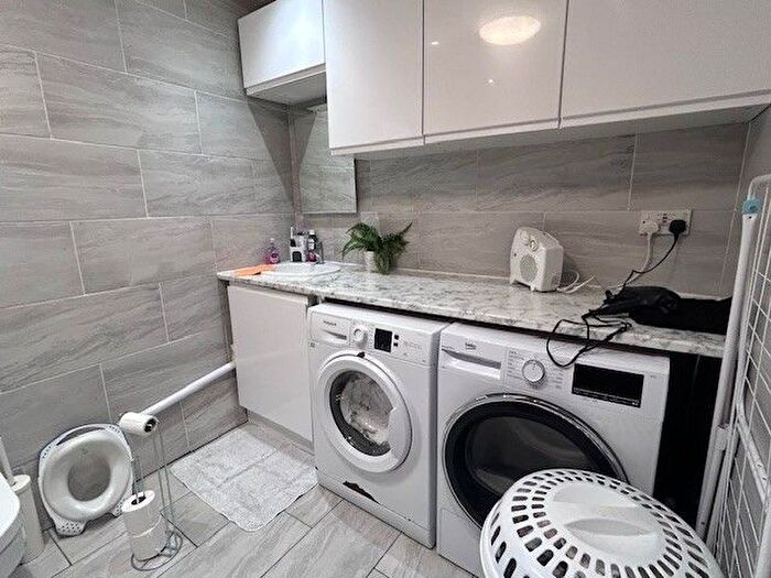 3 Bedroom Property To Rent In Winsdon Road, Luton, LU1