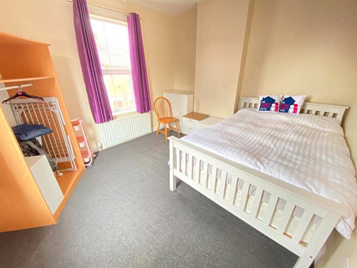 2 Bedroom End Of Terrace House To Rent In Langley Street, Derby, - Students /, DE22