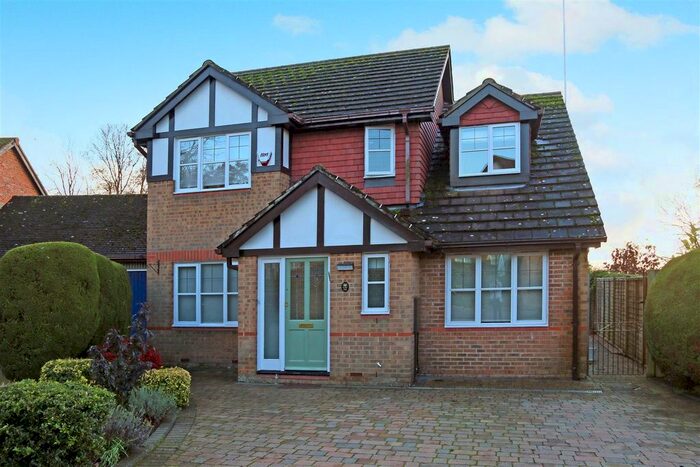 4 Bedroom Detached House To Rent In Hamblings Close, Shenley, Radlett, WD7