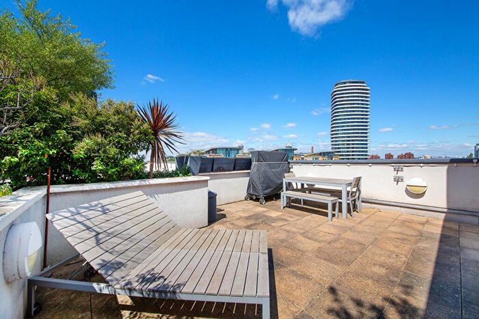 2 Bedroom Flat For Sale In Sesame Apartments, Holman Road, SW11