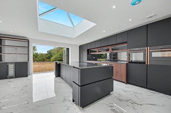 5 Bedroom Detached House For Sale In Southwick Road, North Boarhunt, PO17