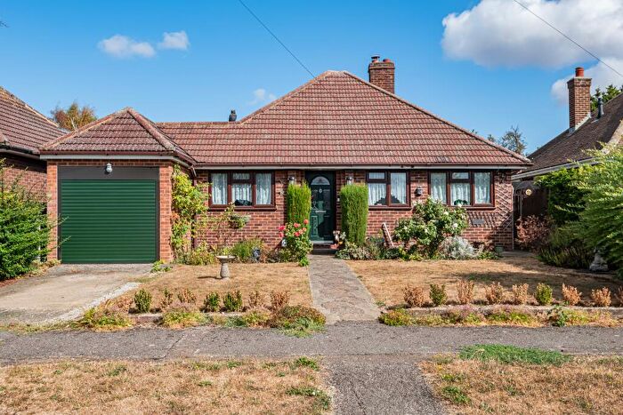 3 Bedroom Detached Bungalow For Sale In Wheat Hill, Letchworth Garden City, SG6
