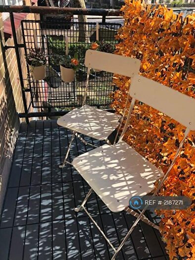 2 Bedroom Flat To Rent In East Street, London, SE17