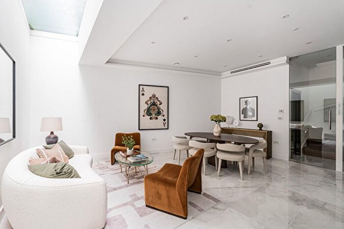 3 Bedroom Mews For Sale In Lexham Mews, Kensington, W8