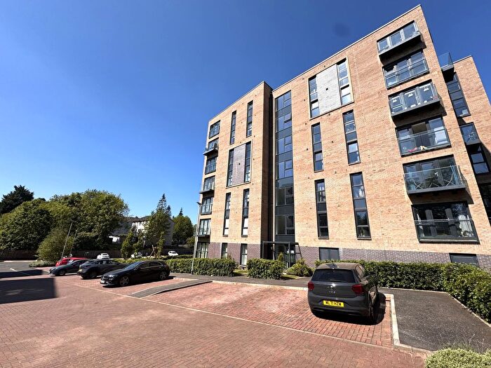 3 Bedroom Flat To Rent In Dorchester Avenue, Glasgow, G12