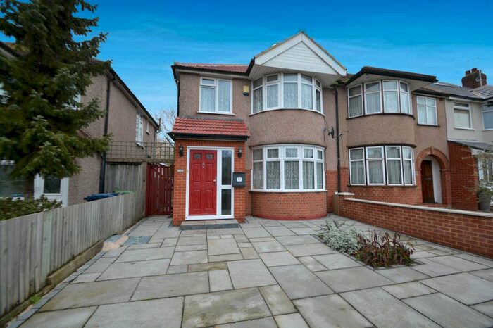 3 Bedroom End Of Terrace House To Rent In Whitton Avenue West, Northolt UB5
