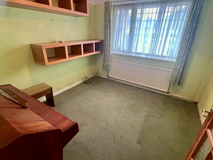 2 Bedroom Semi-Detached Bungalow For Sale In Towers Avenue, Maghull, Liverpool, L31